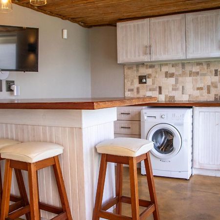 Whale Huys Luxury Oceanfront Eco Villa Gansbaai Bagian luar foto
