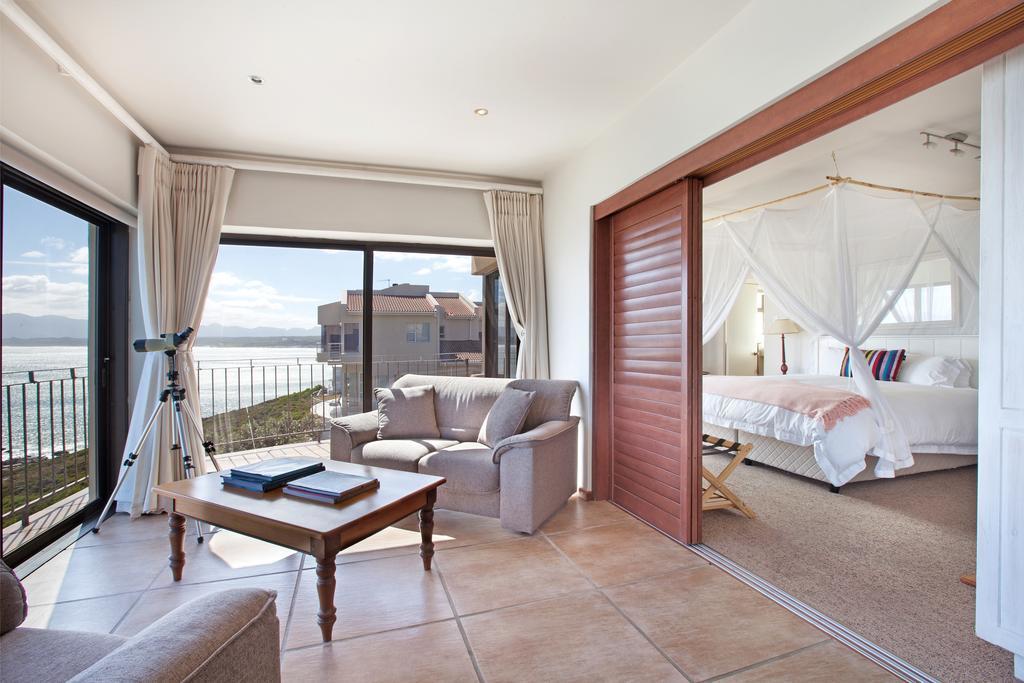 Whale Huys Luxury Oceanfront Eco Villa Gansbaai Bagian luar foto
