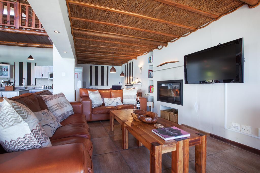Whale Huys Luxury Oceanfront Eco Villa Gansbaai Bagian luar foto