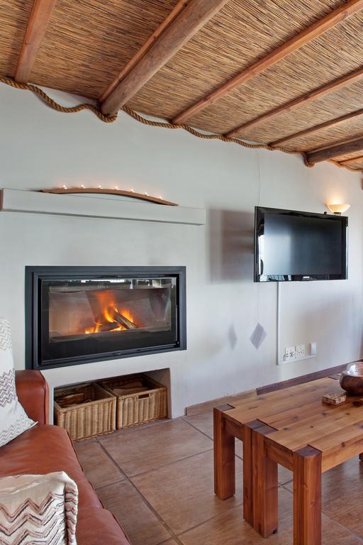 Whale Huys Luxury Oceanfront Eco Villa Gansbaai Bagian luar foto