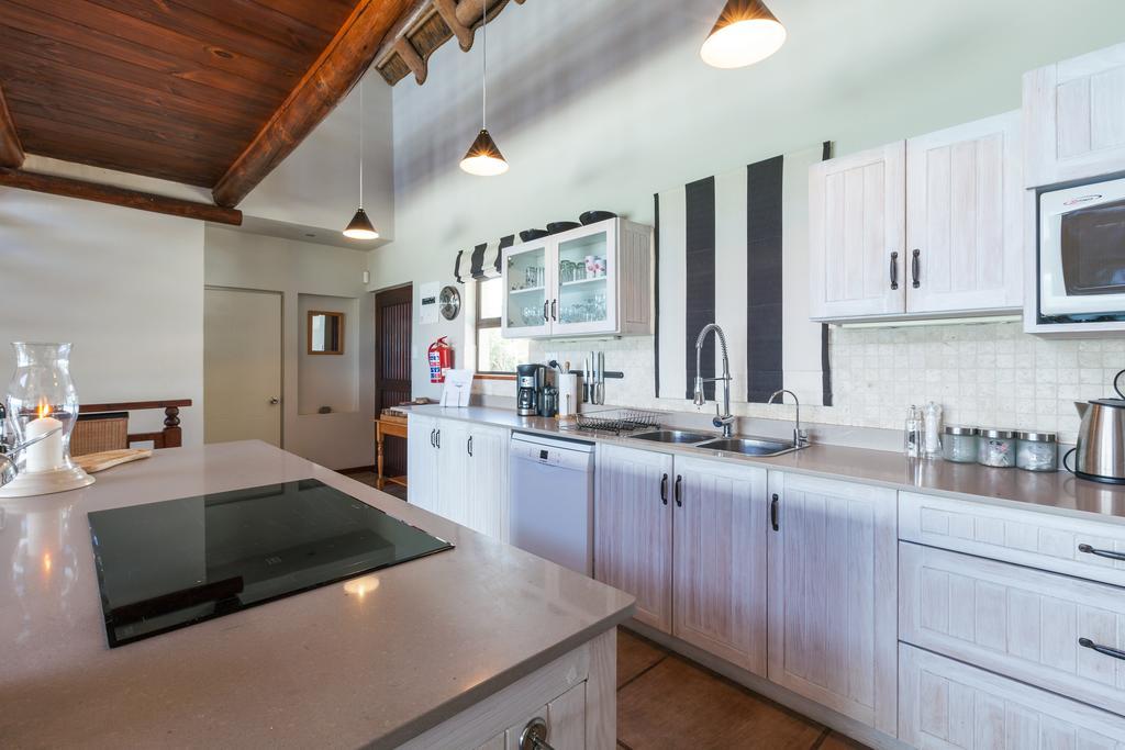 Whale Huys Luxury Oceanfront Eco Villa Gansbaai Bagian luar foto