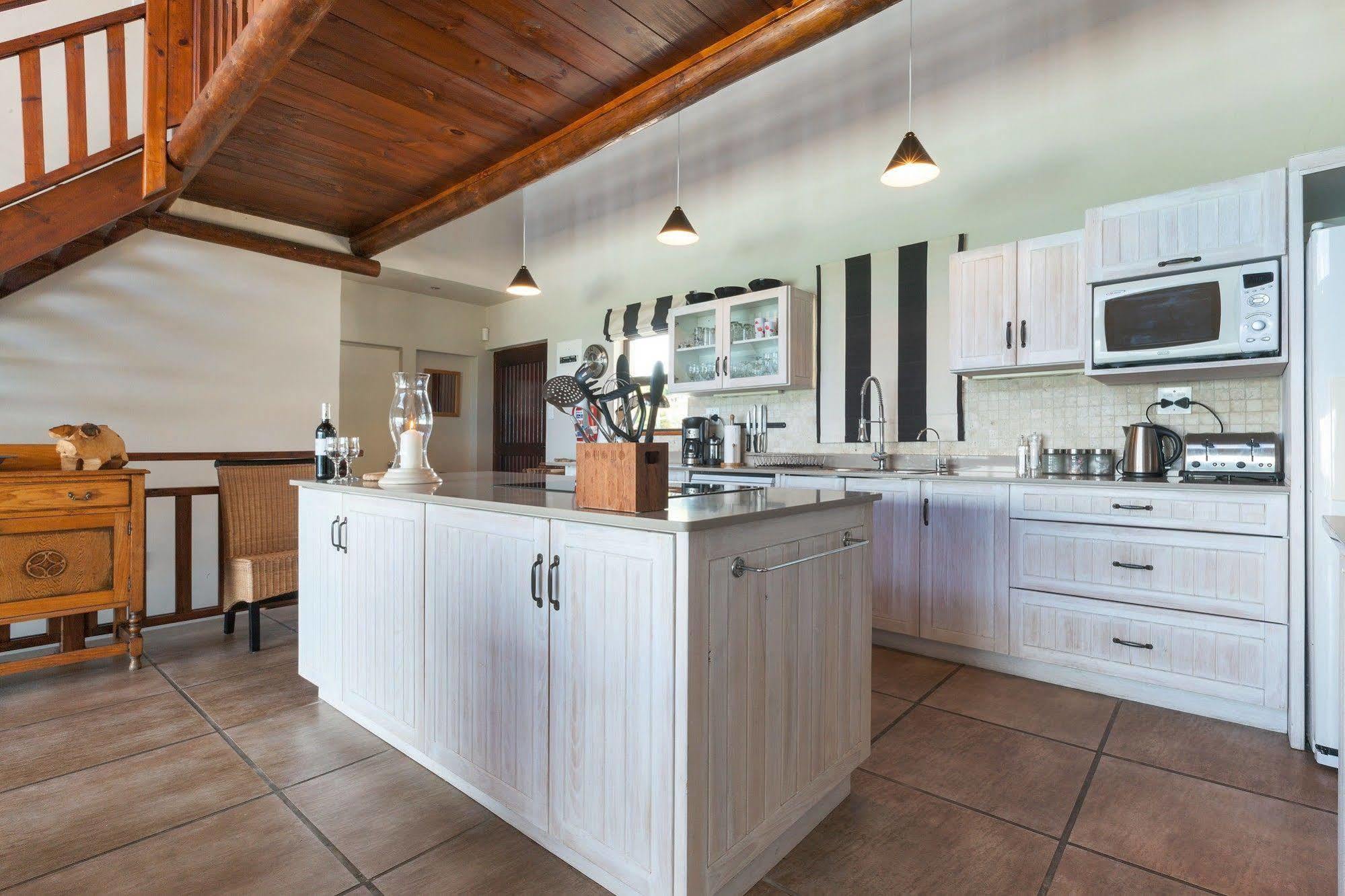 Whale Huys Luxury Oceanfront Eco Villa Gansbaai Bagian luar foto
