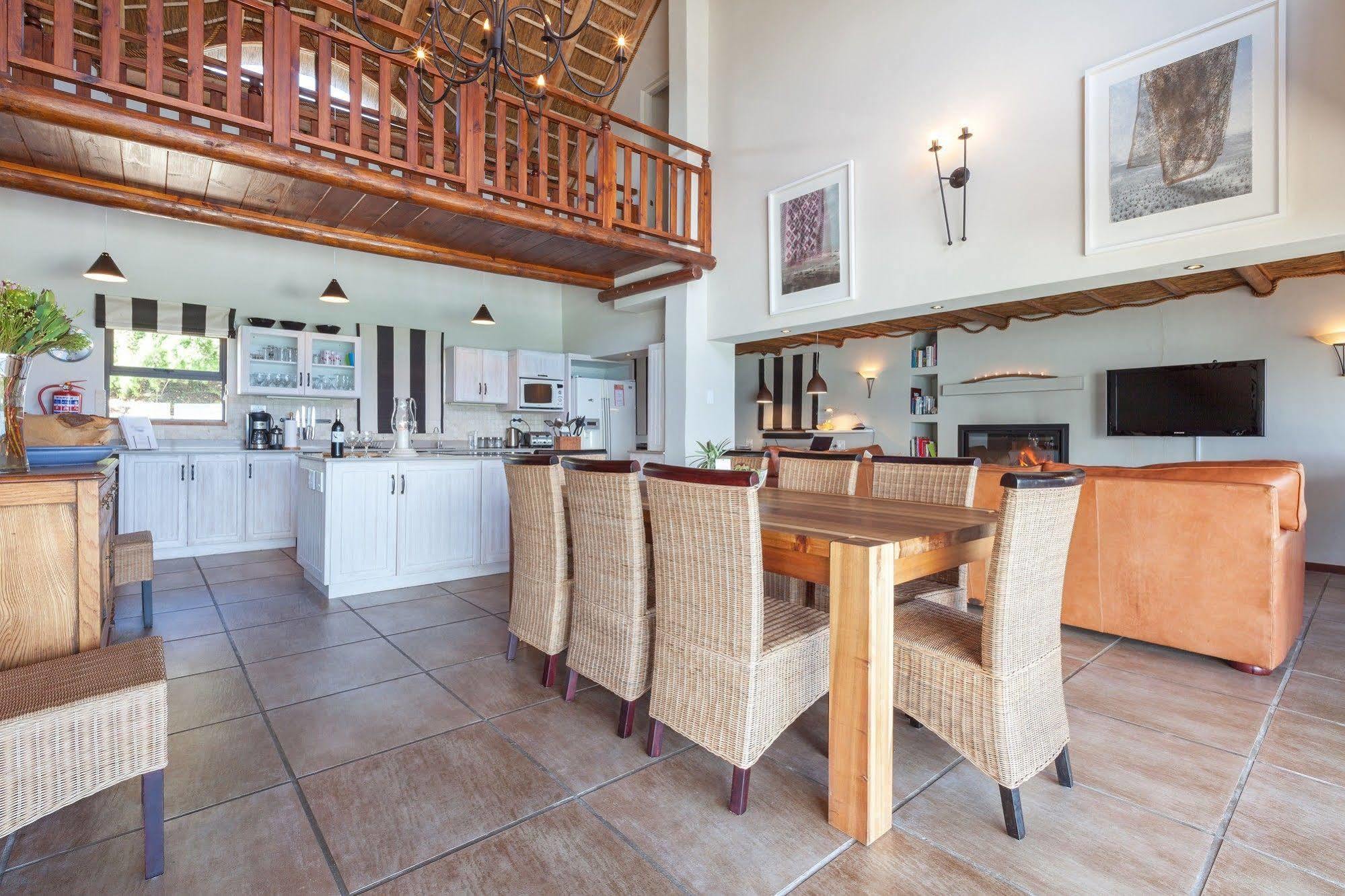 Whale Huys Luxury Oceanfront Eco Villa Gansbaai Bagian luar foto