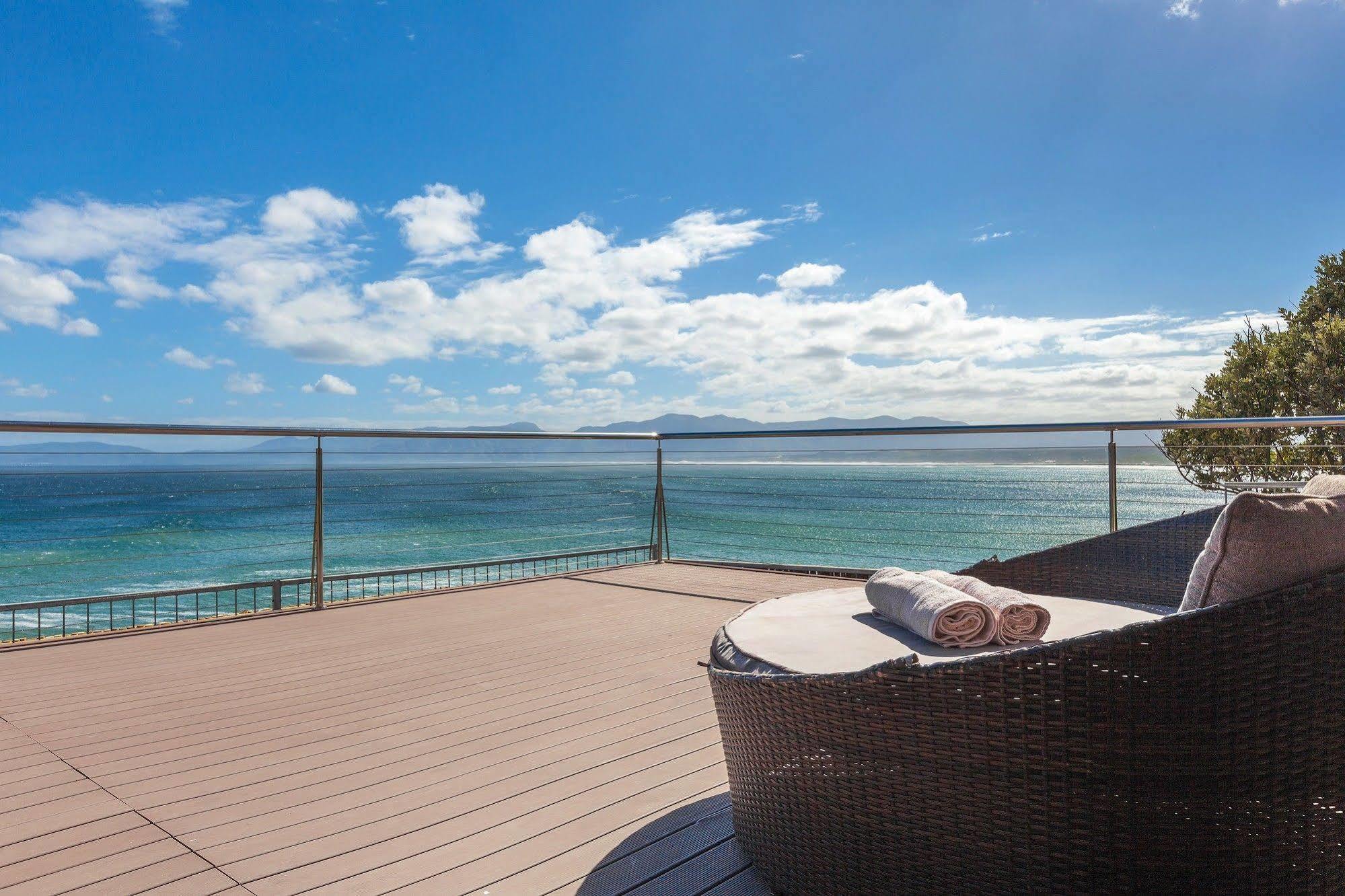Whale Huys Luxury Oceanfront Eco Villa Gansbaai Bagian luar foto